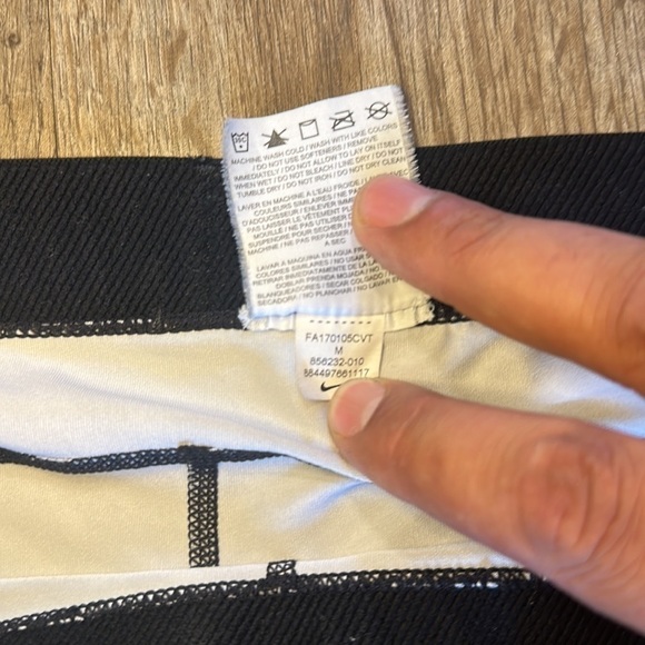 NIKE CROP PATTERN LEGGING (SIZE M) - Picture 3 of 5